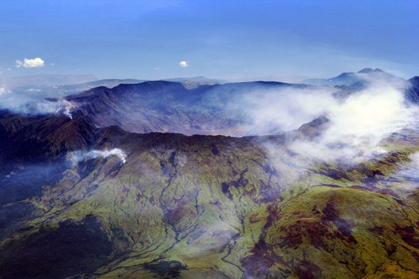 Aerial view of Mount Tambora’s caldera on Sumbawa, Indonesia, 2011. Photo: Jialiang Gao / Wikimedia Commons (CC BY-SA 3.0).