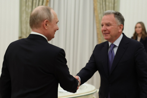 Vladimir Putin shakes hands with Steve Witkoff on January 22, 2026. Photo: Kremlin.ru. Licensed under CC BY 4.0. Via Wikimedia Commons.