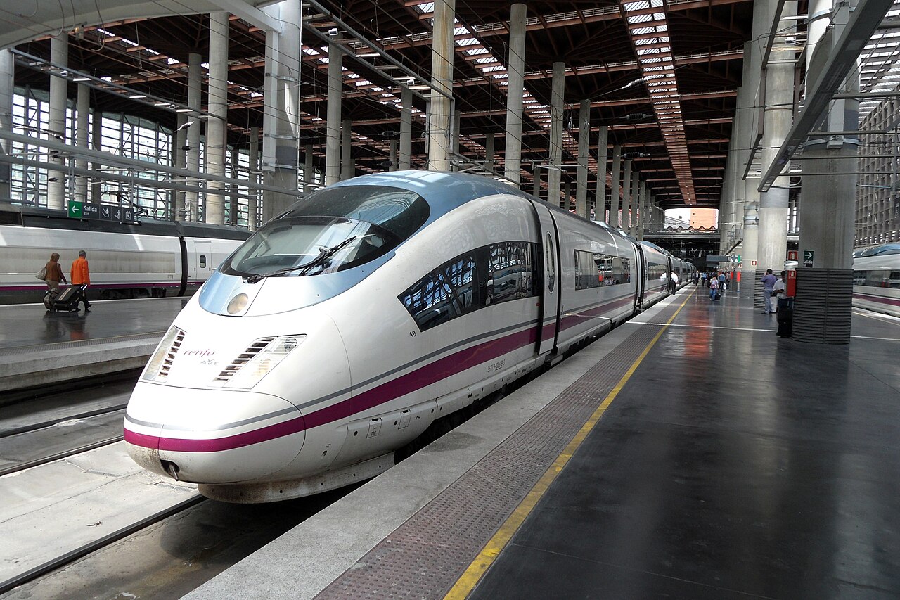 Renfe Series 103 train at Madrid Atocha (2011). Same model as the one in the Urda crash; not the specific train and not photographed on 28 October 2026. Falk2 / CC BY-SA 3.0 / Wikimedia Commons